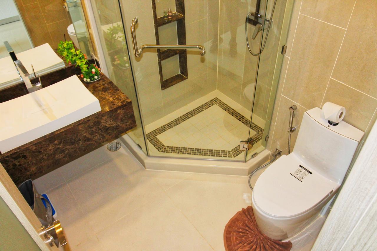 Apartamento The Peak Towers Pattaya Exterior foto