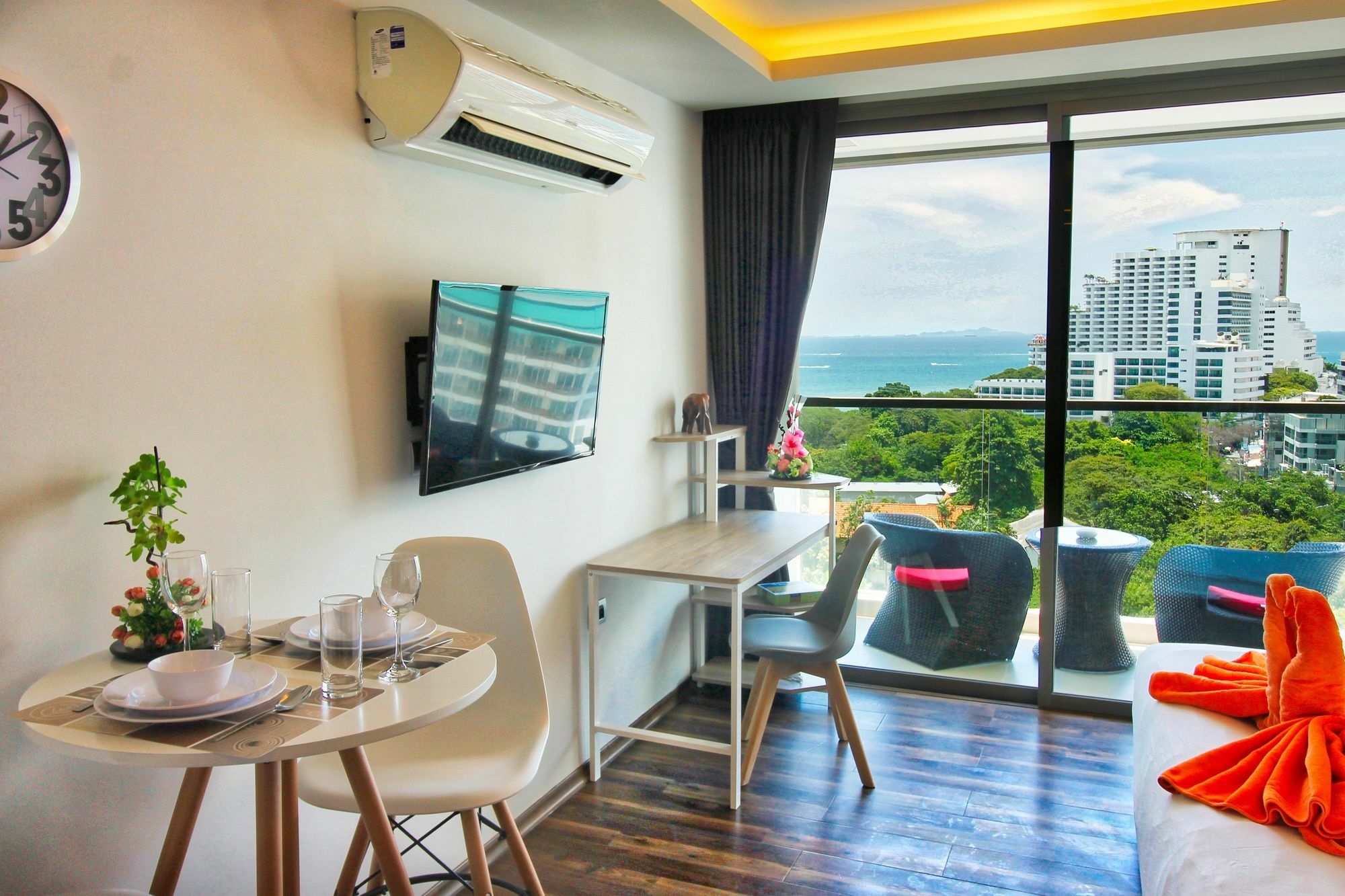 Apartamento The Peak Towers Pattaya Exterior foto