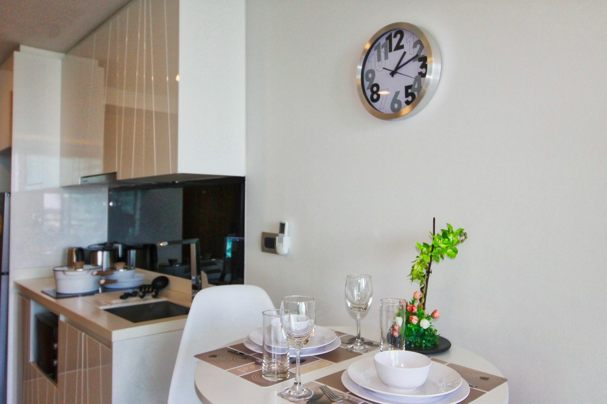 Apartamento The Peak Towers Pattaya Exterior foto
